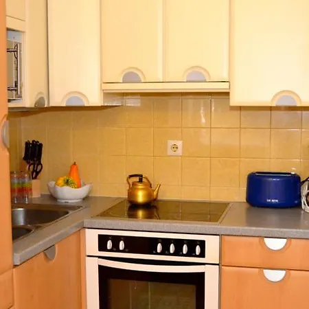 Low Budget Areit Lozano By Ged