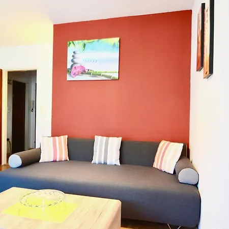 Low Budget Areit Lozano By Ged *