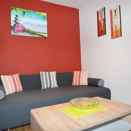 Low Budget Areit Lozano By Ged