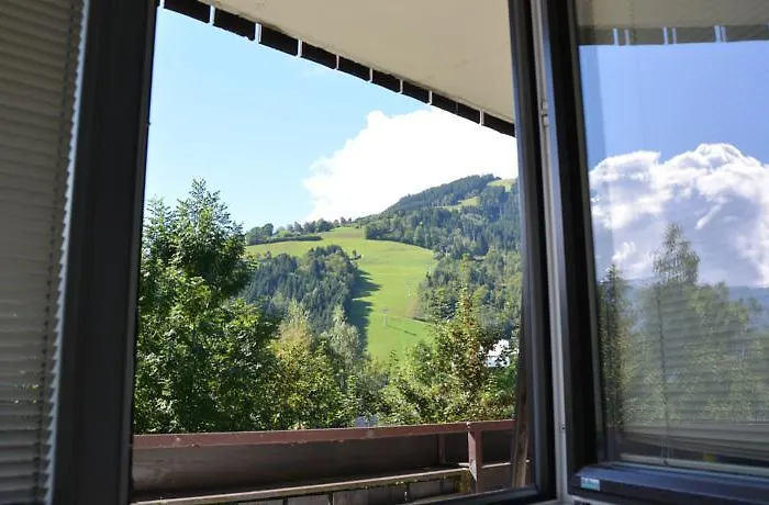 Low Budget Areit Lozano By Ged * Zell am See