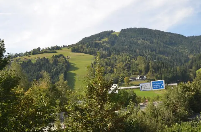 Low Budget Areit Lozano By Ged Lejlighed Zell am See