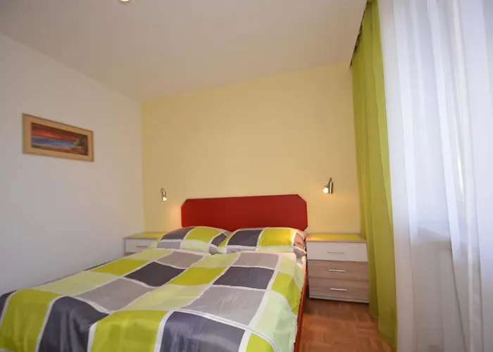 Low Budget Areit Lozano By Ged *