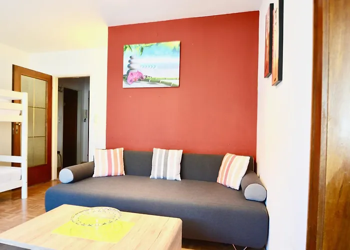 Low Budget Areit Lozano By Ged *